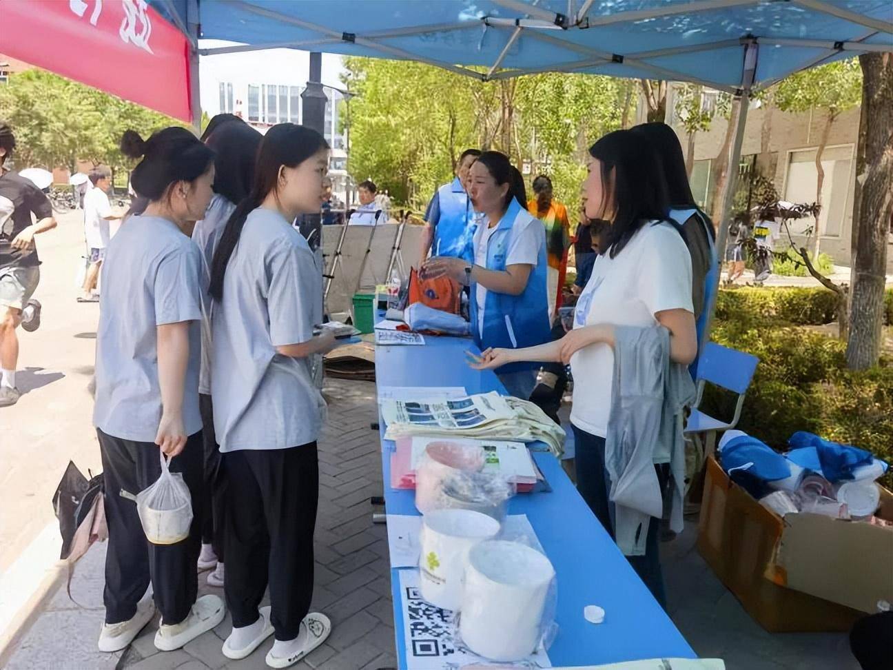 搜搜：2024澳门正版资料免费大全-途家民宿：今年暑期平台热门城市预订增三成，“入乡随服”和亲子自然课受欢迎  第4张