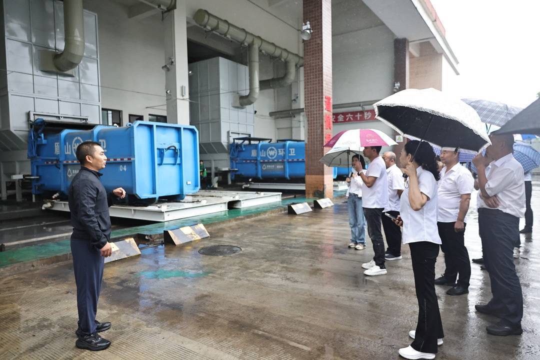 花椒直播：新澳门内部资料精准大全软件-云南曲靖突降暴雨致城市内涝，积水最深处超2米，消防：疏散被困群众235人  第3张