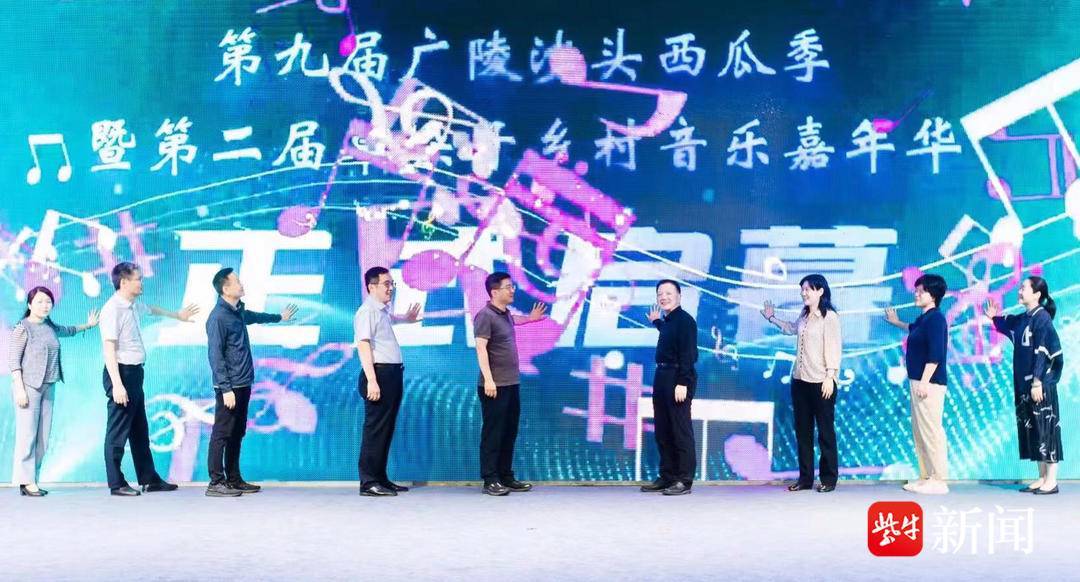 🌸网易视频【2024正版资料大全免费】-音乐剧《我和我的雷锋》首演，穿梭62年时空走入雷锋内心世界  第2张