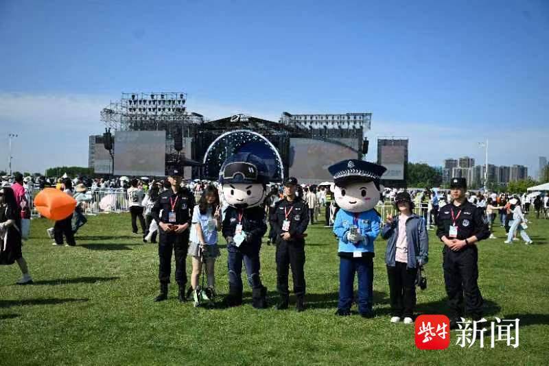 抖音：澳门一码中精准一码免费中特-“欢乐岛”——豫籍著名音乐学府学子陈秉健端午公益音乐会  第3张