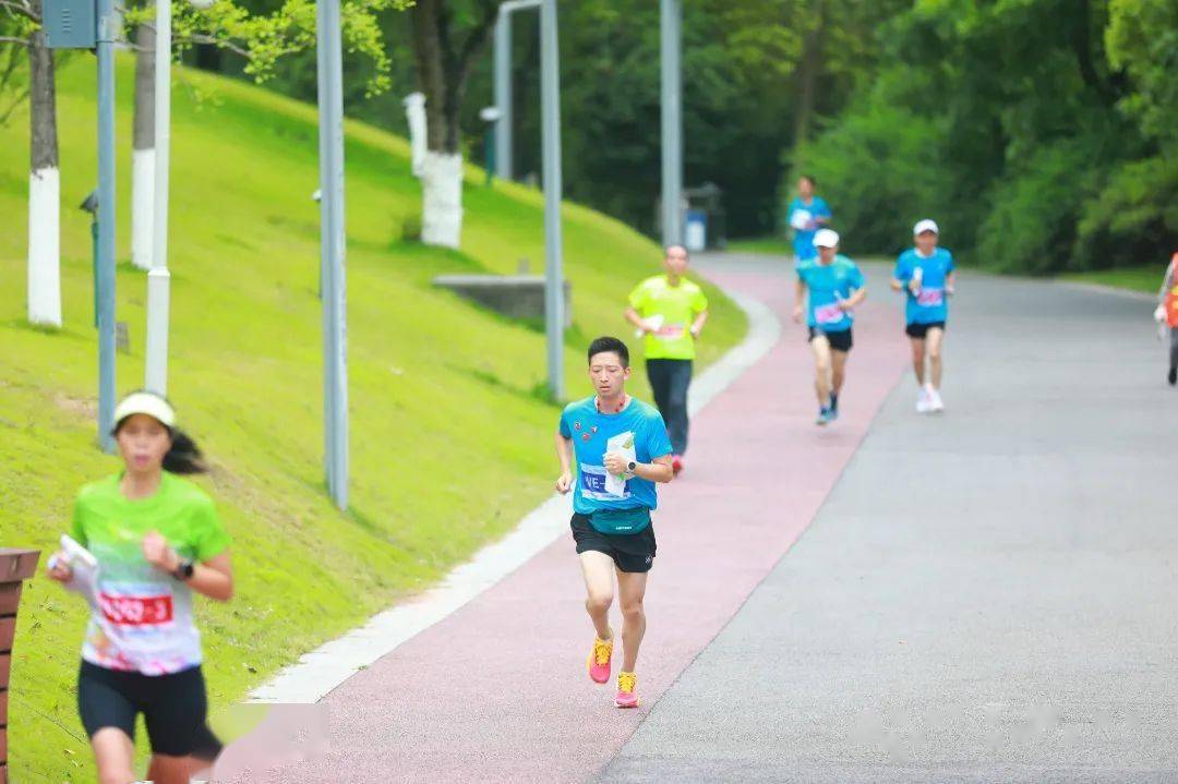 🌸今日【7777888888管家婆中特】-弘扬雷锋精神，守护城市文明——中信银行郑州分行组织开展青年志愿者活动  第5张