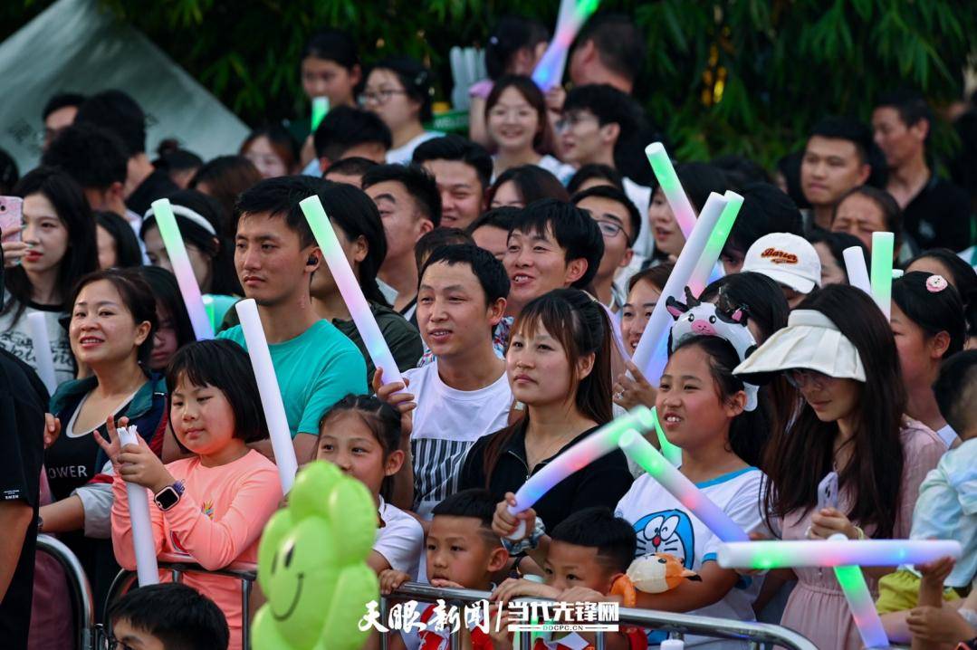 神马：澳门一码精准-国际顶尖吉他大咖在崂山上演音乐盛宴