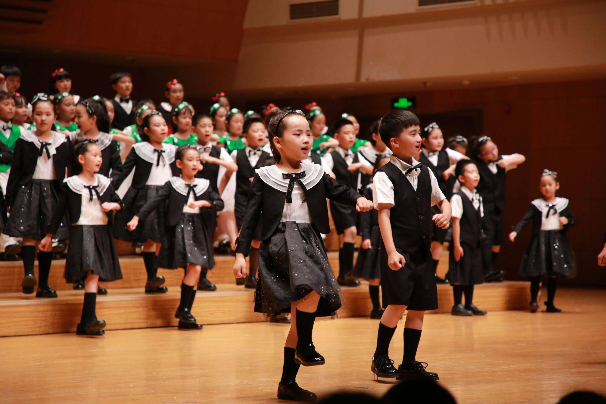 🌸花椒直播【2024新澳门天天开好彩大全】-这群班主任不懂音乐，却为高三毕业生组了个乐队  第5张