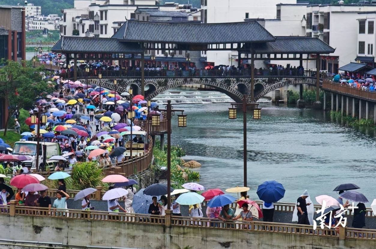 🌸央视【澳门天天开彩好正版挂牌】-为什么在香港旅游时，觉得城市很旧但是莫名的高级？  第3张