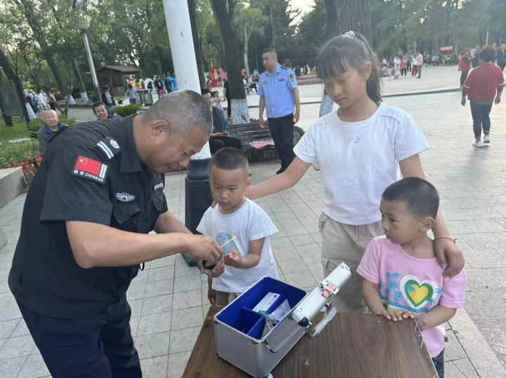 神马：新澳门内部资料精准大全-“我们的城市”带孩子们学规划  第6张