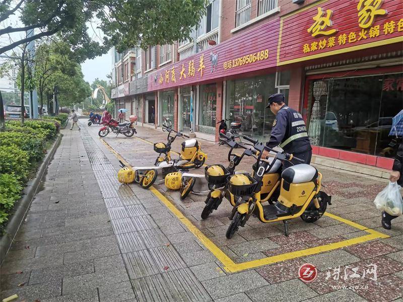 迅雷看看：香港资料大全正版资料2024年免费-建设完整社区，让服务更完善更智慧（人民眼·城市更新）  第1张