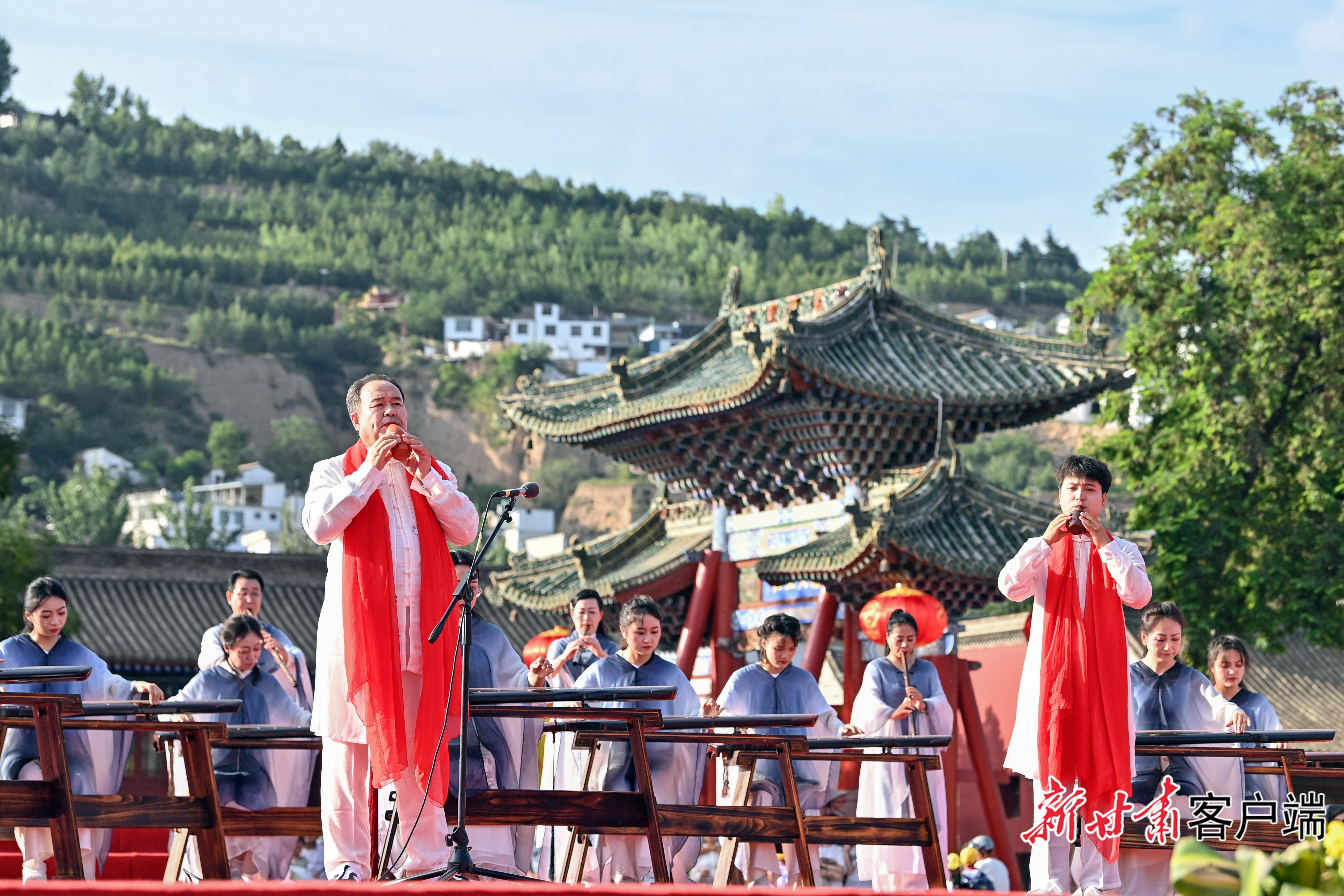 🌸趣头条【澳门2024正版资料免费公开】-小柯音乐剧《想把我唱给您听》谢幕全场飙泪 大获成功  第1张