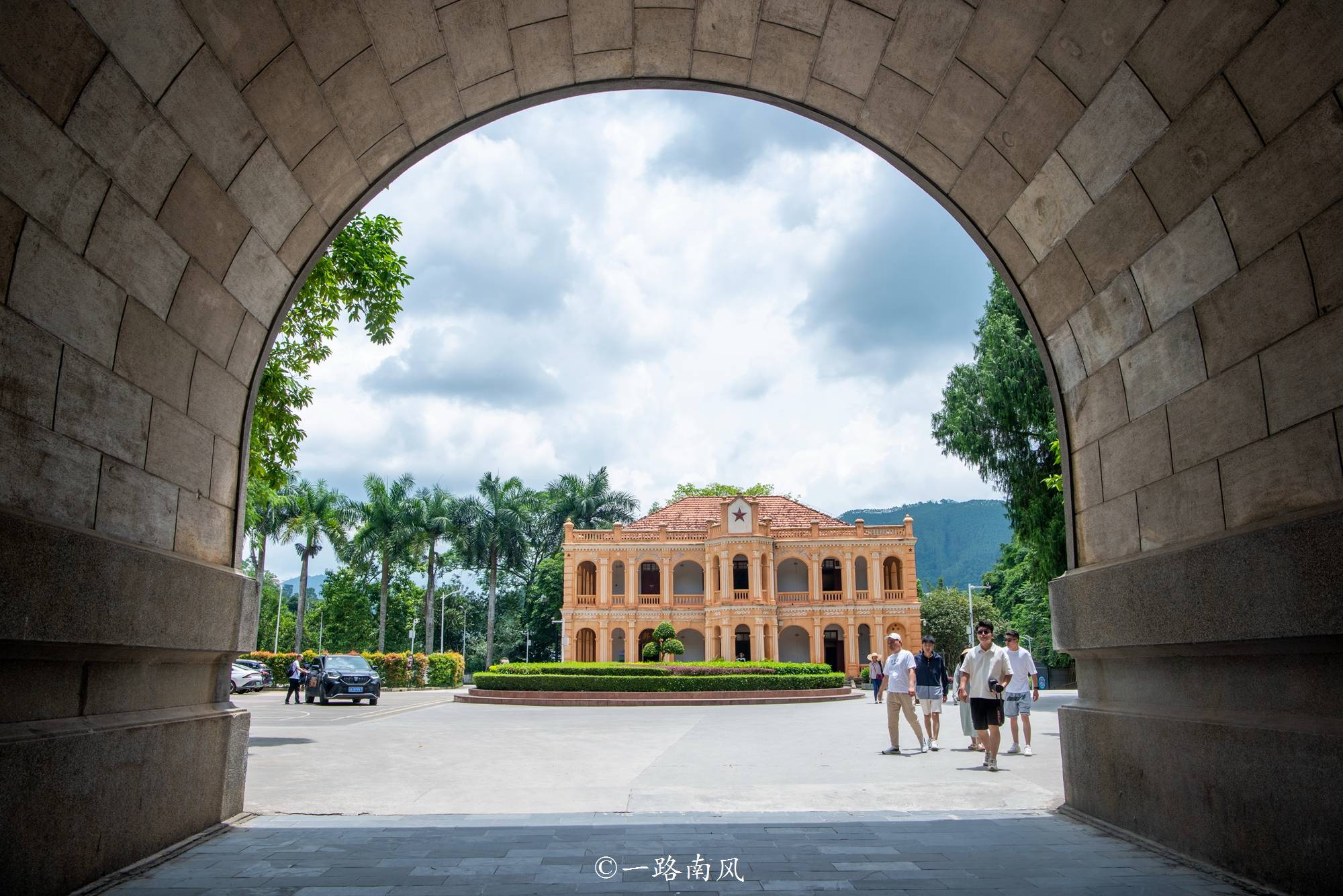 🌸凤凰视频【香港二四六开奖免费资料】-东西部协作跨越山海！自然堂·大理城市联名产品今日发布