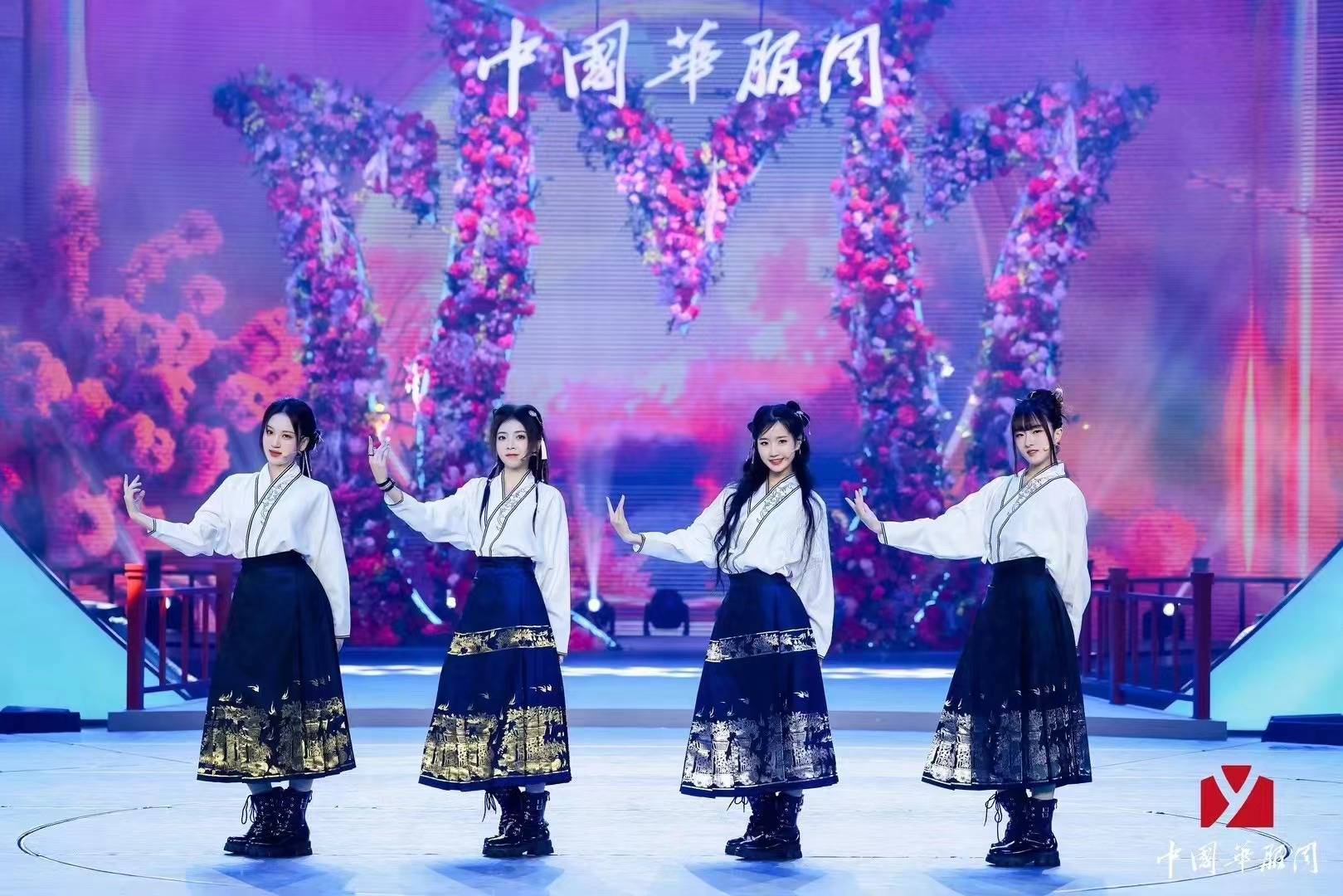 🌸趣头条【澳门2024正版资料免费公开】-星空草坪、音乐派对、定制美食，这场露营节活动在桂林阳朔举行