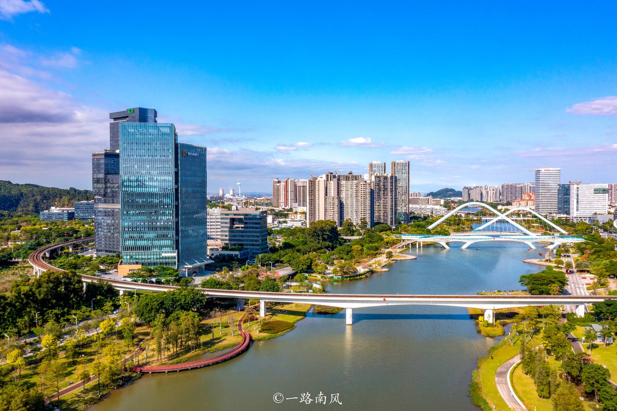 好看视频：新澳门内部资料精准大全-30秒｜欧锦赛城市险情不断：警察开枪制服嫌犯  第6张