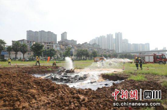 🌸央视【澳门天天开彩好正版挂牌】-平顶山新华区：“城管蓝”汇聚文明城市正能量  第5张