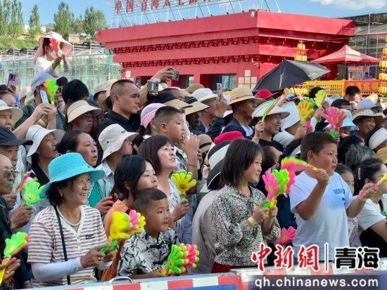 土豆视频：新澳门内部资料精准大全-热力摇滚点燃夏夜激情 “山水之间”摇滚音乐演出精彩继续  第1张