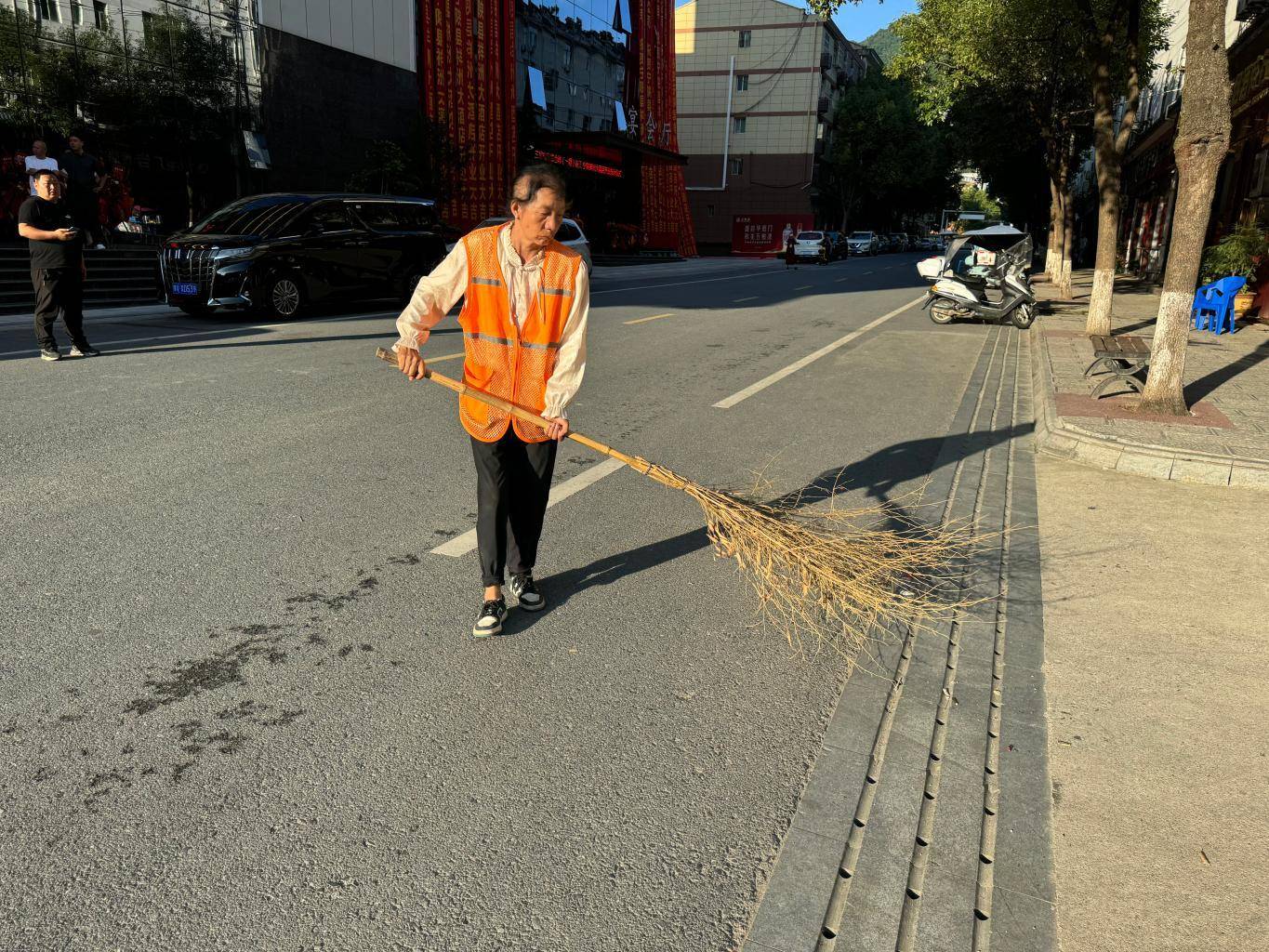 快手直播：澳门管家婆一肖一码100精准-柳林县城市管理服务中心：真情服务高考 爱心助力学子  第2张