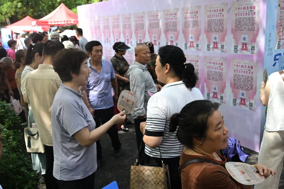 🌸豆瓣电影【2023管家婆资料正版大全澳门】-俄媒：黑海港口城市塞瓦斯托波尔遭袭 2人死亡