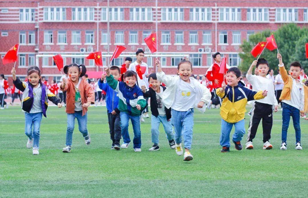 贴吧：澳门一码中精准一码免费中特-城市微光 守护每一个家，致敬啄木鸟家庭维修工程师  第2张