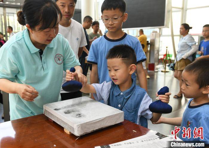 虎牙直播：2024年正版资料免费大全-武汉进击“咖啡+茶饮”之都：品牌同城市共振，奔赴一场文化与商业交融之旅  第1张