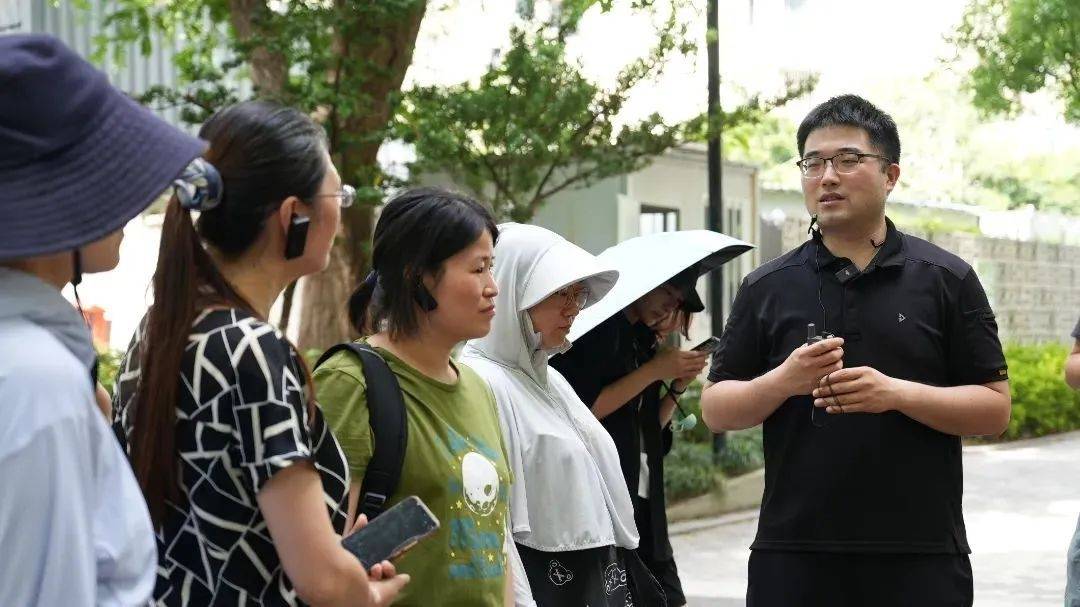 🌸抖音短视频【澳门一肖一码必中一肖一码】-“游客停车被锁报警被怼”：执法者也代表城市形象